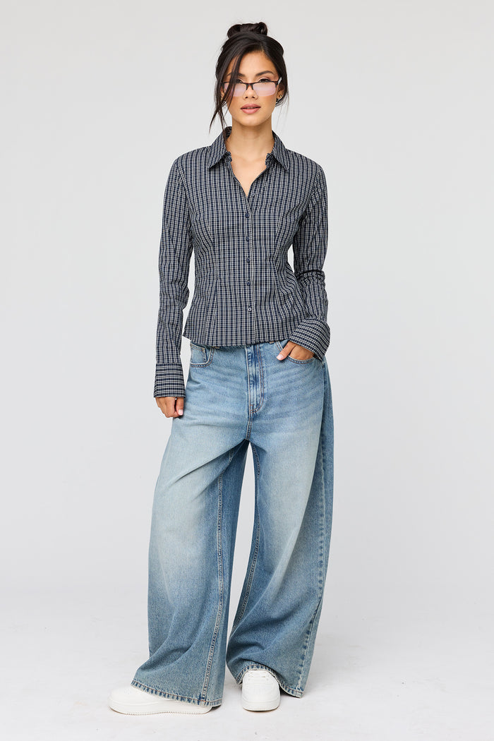Button-Up Slim Long Sleeve Top