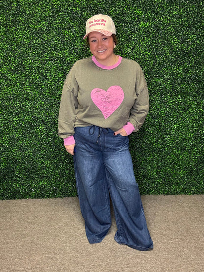 Easel Heart Printed Washed Pullover