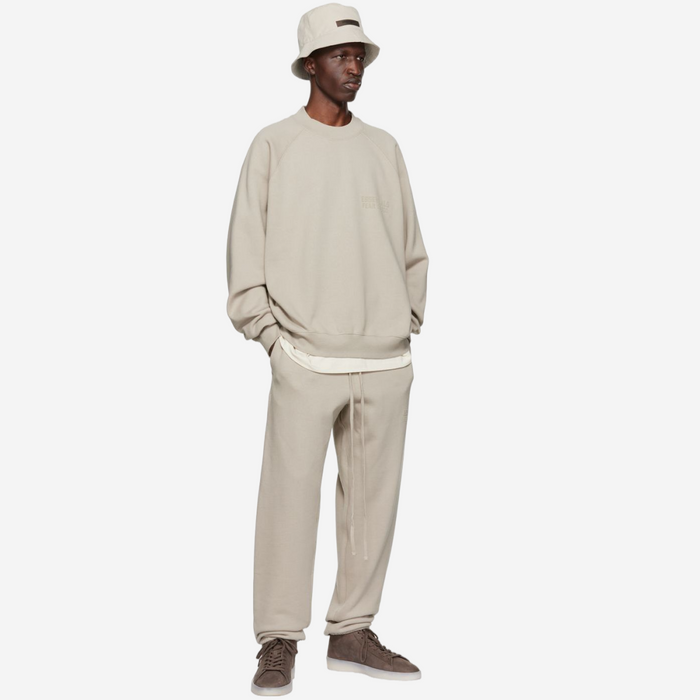 FEAR OF GOD ESSENTIALS LOGO SEAL SWEATSHIRT
