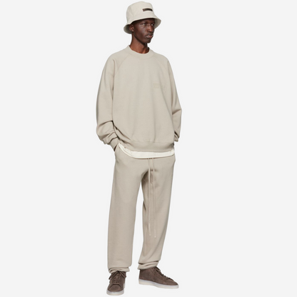 FEAR OF GOD ESSENTIALS LOGO SEAL SWEATSHIRT