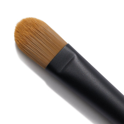 Close up of the No. 1 Seamless Blend Brush. You can see the brown hairs of the brush, they make a brush that tapers at the end and has a curved edge. block1