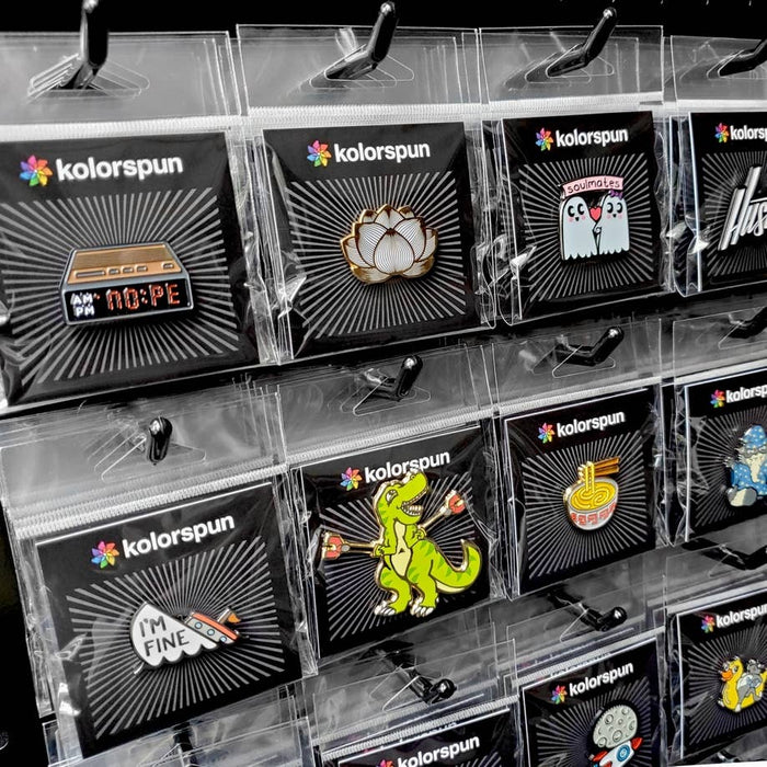 Kolorspun Pins Par Tee Golf enamel pin, detailed golf-themed pin with colorful enamel finish, ideal for accessories or collection.