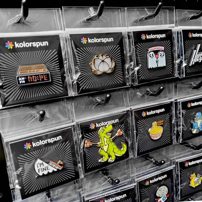Kolorspun Pins Par Tee Golf enamel pin, detailed golf-themed pin with colorful enamel finish, ideal for accessories or collection.