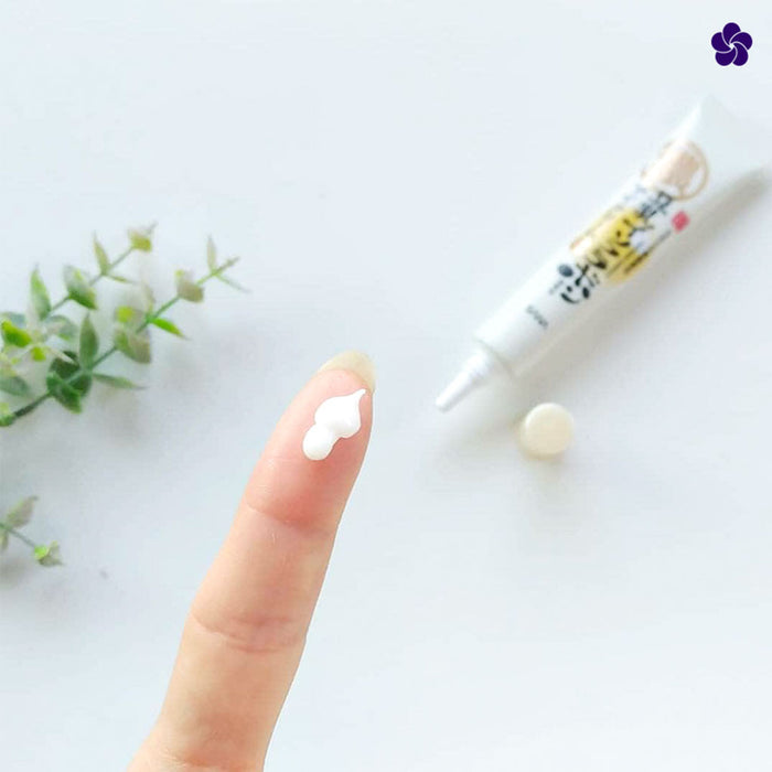 SANA Namerakahonpo Anti Wrinkle Eye Cream Texture. Murasaki Cosmetics. Japanese skincare & cosmetics Nederland & België. J-Beauty shop Europe