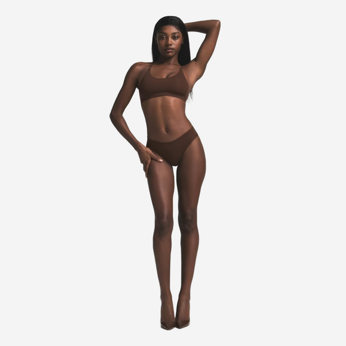 SKIMS FITS EVERYBODY RACERBACK SCOOP BRALETTE COCOA