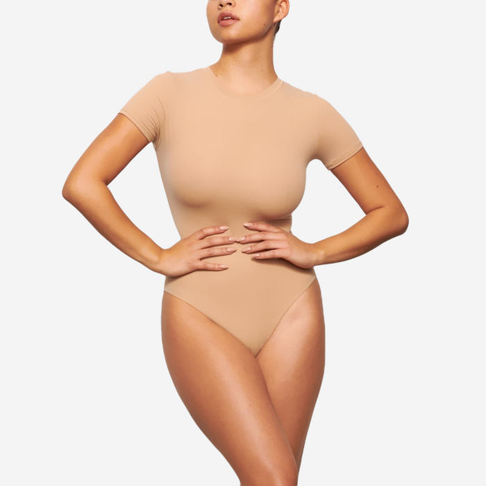 SKIMS FITS EVERYBODY T-SHIRT BODYSUIT CLAY