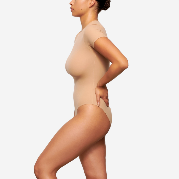 SKIMS FITS EVERYBODY T-SHIRT BODYSUIT CLAY