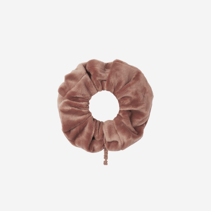 SKIMS GETTING READY ACCESSORIES SATIN AND VELOUR SCRUNCHIE SIENNA