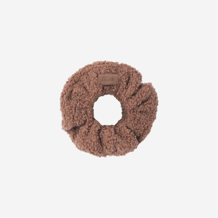 SKIMS GETTING READY ACCESSORIES TEDDY AND NYLON SCRUNCHIE 2-PACK SIENNA