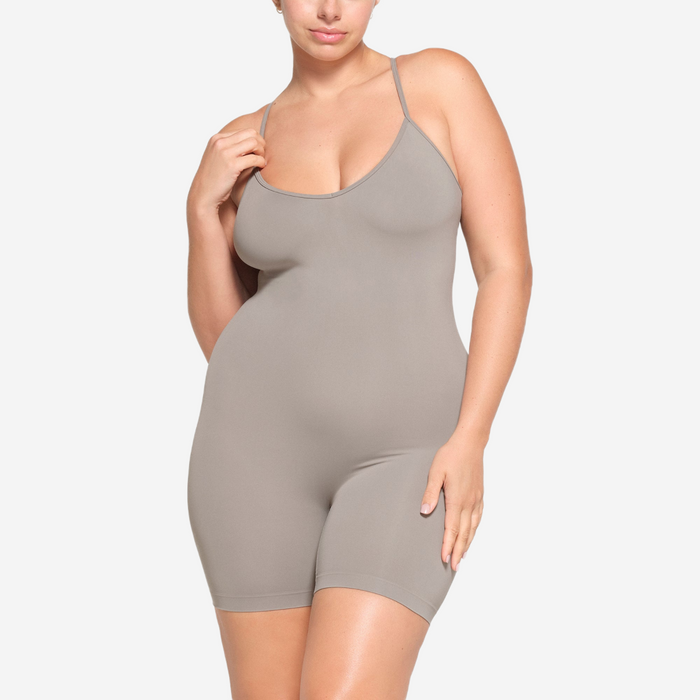 SKIMS SOFT SMOOTHING SEAMLESS CAMI ONESIE SMOKE