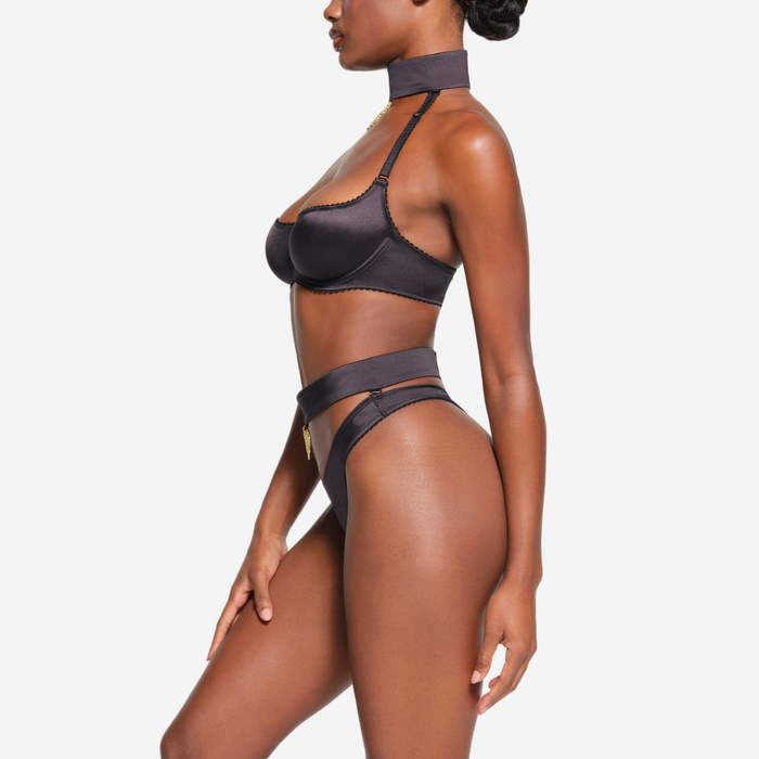 SKIMS STRETCH SATIN PENDANT DIPPED THONG ONYX