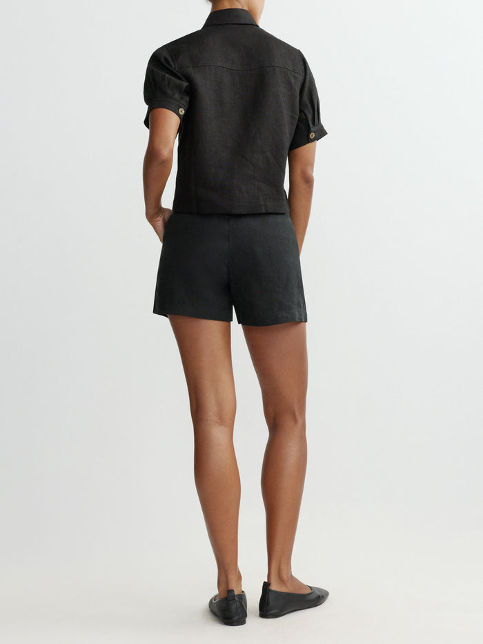 DL1961 women's Taylor Jean Short Ultra High-Rise shorts in black 'Black Linen', back view on model.