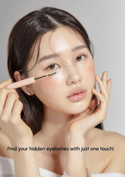 women holding the vely vely mascara