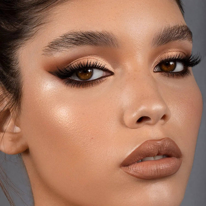 Work & Set + shade 'Brown' model look on a gray background.