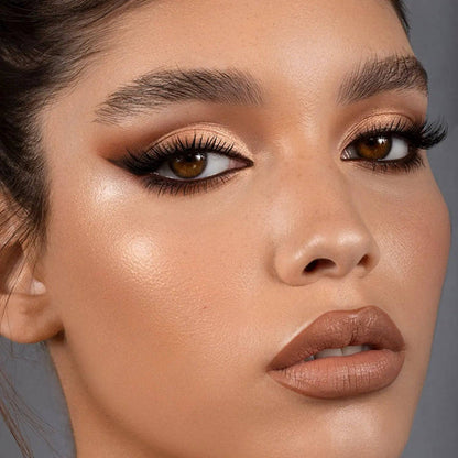 Work & Set + shade 'Brown' model look on a gray background.